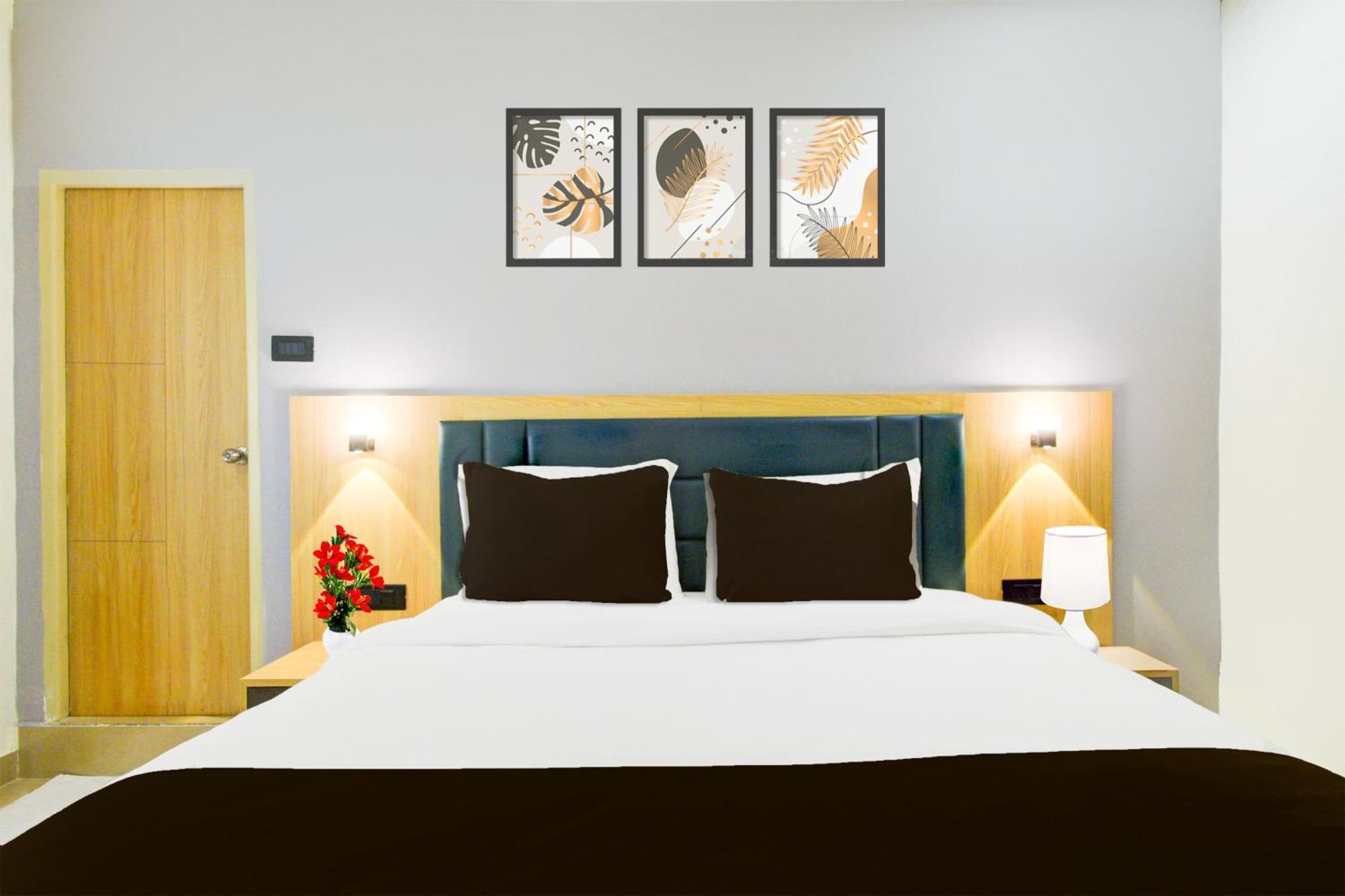 Townhouse Aarav Business Hotel Хайдарабад Экстерьер фото